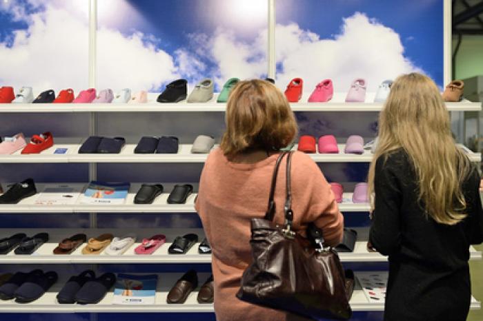 Треть российских семей оказалась без денег на обувь