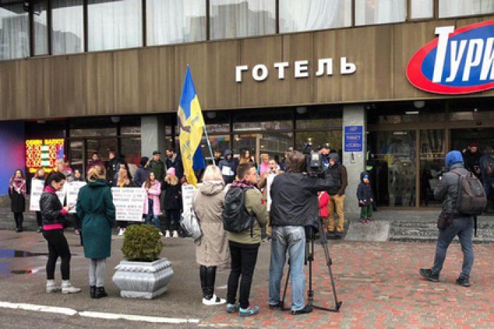 Украинские радикалы ополчились на лесбиянок