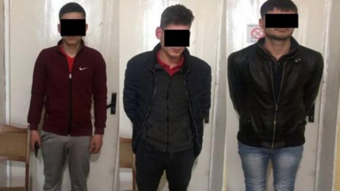 В Дурлештах трое пьяных парней отобрали телефон и деньги у прохожего