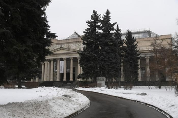В Пушкинском музее выступили против алкоголя и вспомнили о детях
