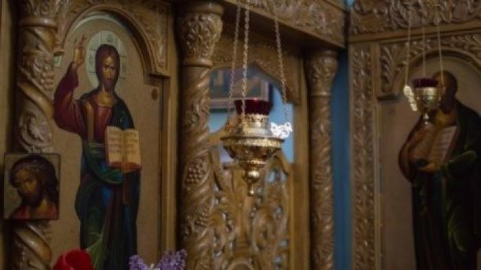 В селе Деренеу не утихает скандал вокруг церкви, где священник распылил слезоточивый газ