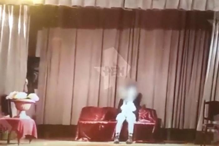 Выстрел в подростка во время репетиции школьного спектакля попал на видео