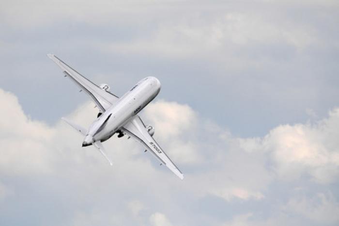 Airbus А320 совершил аварийную посадку в московском аэропорту