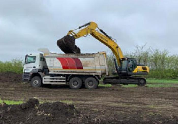​AU ÎNCEPUT LUCRĂRILE DE DECOPERTARE A STRATULUI DE SOL PENTRU CONSTRUCŢIA VIITORUL DRUM NAŢIONAL