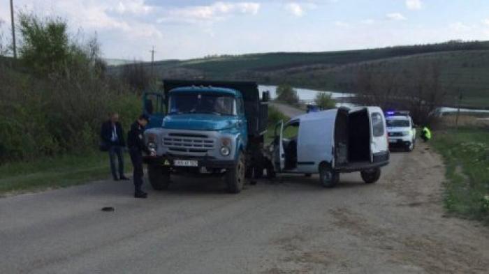 Автомобиль на полном ходу врезался в грузовик в Новый Аненах: погиб мужчина