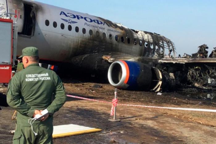 Бортпроводников сгоревшего SSJ-100 захотели наградить