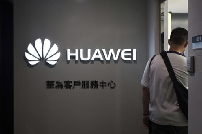 Huawei лишился ключевых партнеров из-за Трампа