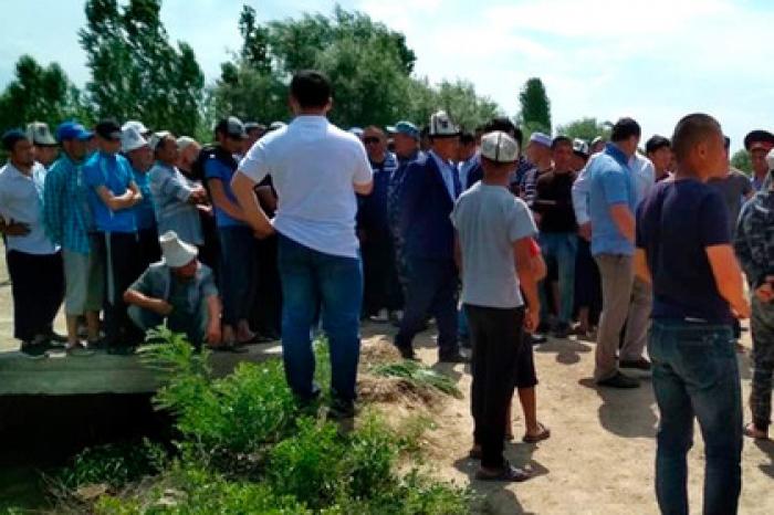 Киргизия попыталась отобрать у Таджикистана кладбище