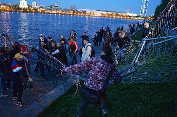 Кремль оправдал действия полиции на акциях протеста в Екатеринбурге