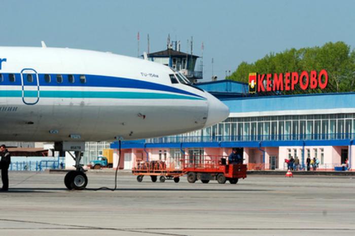 Куривших возле самолета россиян отказались пускать на борт