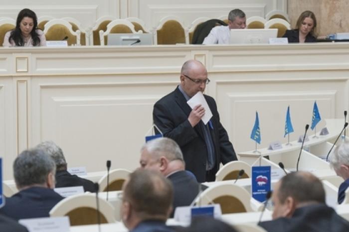 Милонов потребовал проверить депутата Резника на наркотики