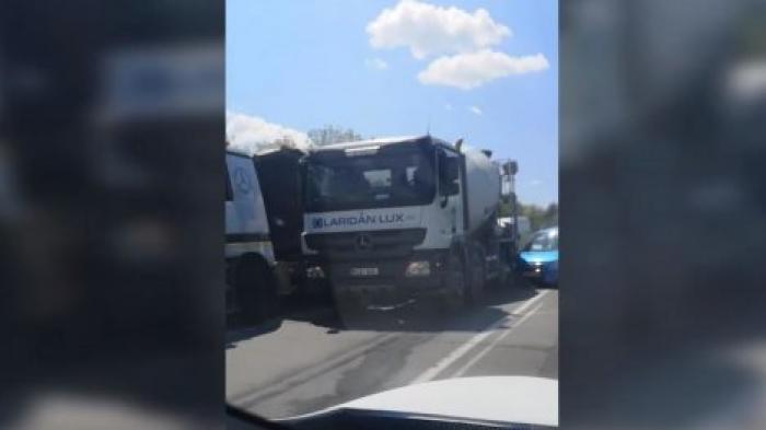 На Полтавском шоссе образовалась пробка из-за цепной аварии