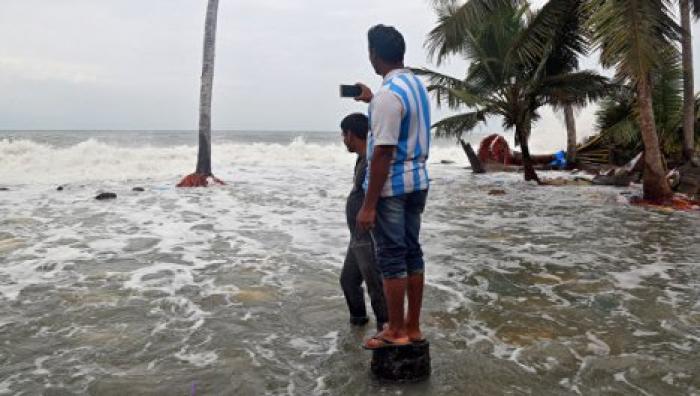 На восток Индии обрушился циклон Фани