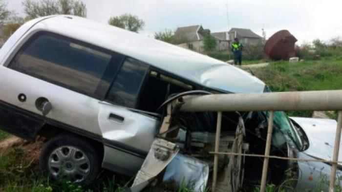Нетрезвая автоледи снесла ограждение и едва не упала в реку в Слободзейском районе
