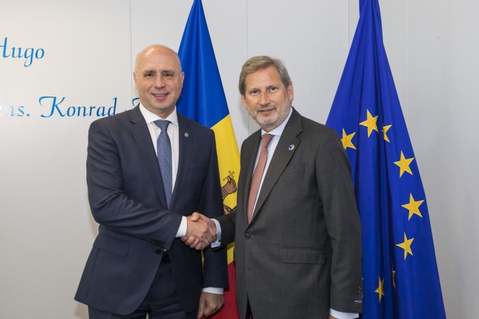 Pavel Filip și Comisarul Johannes Hahn: Modernizarea țării și implementarea agendei de asociere sunt proiecțiunile strategice pentru Republica Moldova