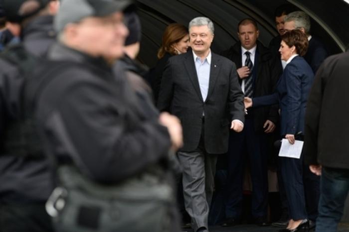 Порошенко ответил на сравнение с ворующим вещи из отеля туристом