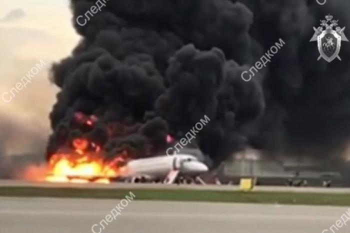 Появились подробности посадки горящего SSJ-100 в Шереметьево
