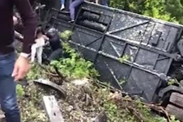 Появилось видео спасения россиян из перевернувшегося в Италии автобуса