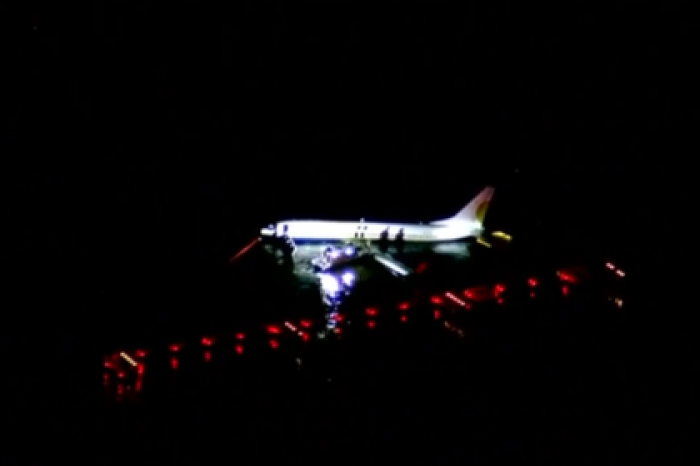 Появилось видео с упавшим в реку Boeing 737
