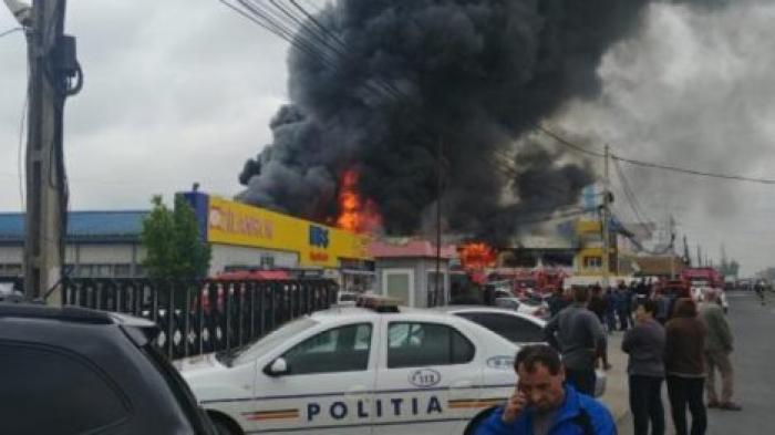 Пожар в коммерческом цетре на северо-востоке от Бухареста