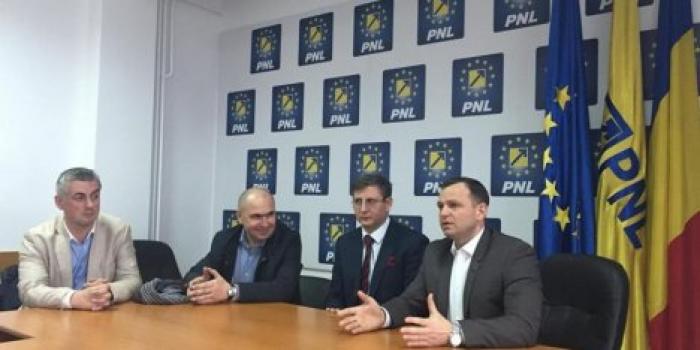 Позор! Политический партнер Андрея Нэстасе был замечен справляющим нужду в центре Ботошан
