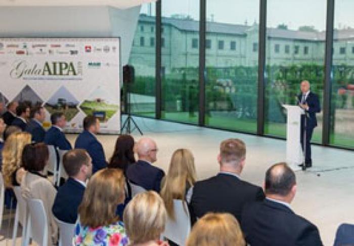 PREMIERUL A ÎNDEMNAT FERMIERII SĂ SE ORIENTEZE CĂTRE PRODUSE CU VALOARE ADĂUGATĂ ÎNALTĂ