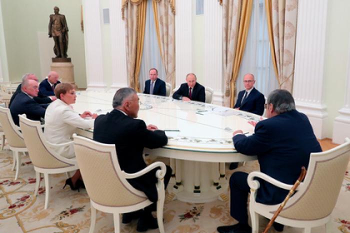Путин поблагодарил за работу бывших глав регионов