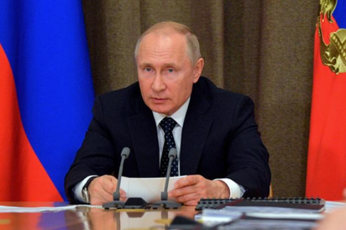 Путин поддержал идею адресной помощи семьям со школьниками
