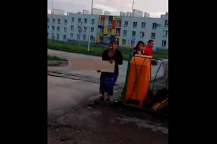 Россиянка засунула сына в мусорку для поиска просрочки