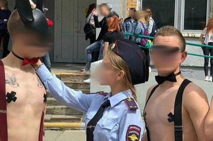 Российские выпускники устроили БДСМ-флешмоб в школе