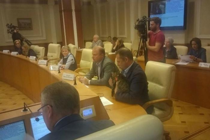 Российский депутат пришел на заседание с котом