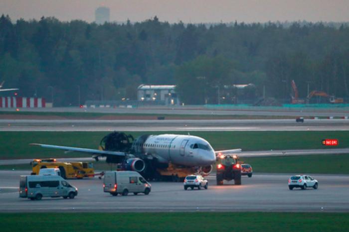 Стали известны действия командира сгоревшего SSJ-100 во время посадки