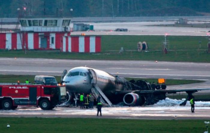 Трагедия в Шереметьево: 41 человек погибли из-за попытки некоторых пассажиров спасти вещи