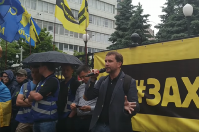 Украинские неонацисты вышли на защиту декоммунизации