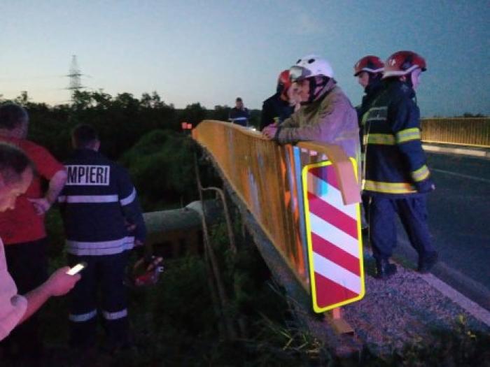 В Бельцах на пассажирский поезд упали высоковольтные провода