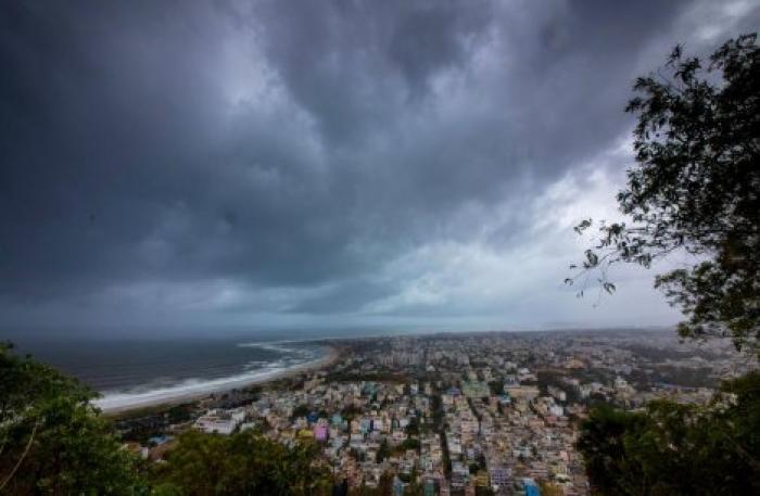 В Индии из-за приближения тропического циклона "Фани" эвакуируют 800 тысяч человек