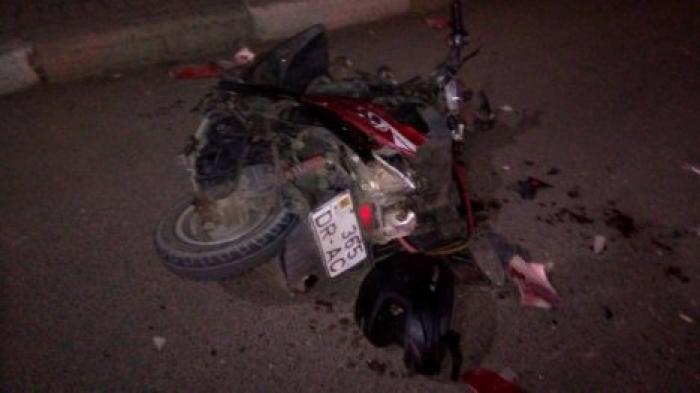 В Кишиневе пьяный подросток на мопеде врезался в стоящий автомобиль