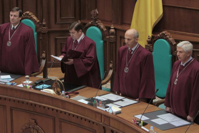 В команде Зеленского оценили «переворот» с отставкой главы Конституционного суда