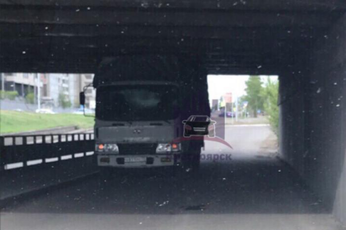 В Красноярске появился свой «Мост глупости»