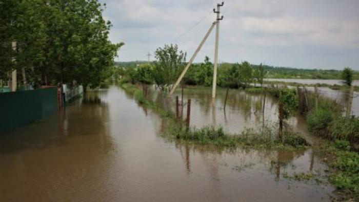 В селах Штефан - Водского района укрепляют дамбы: сотни домов может затопить из-за разлива Днестра