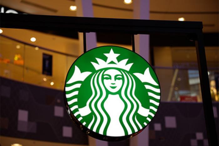 В Starbucks отреагировали на появление стакана с кофе в «Игре престолов»