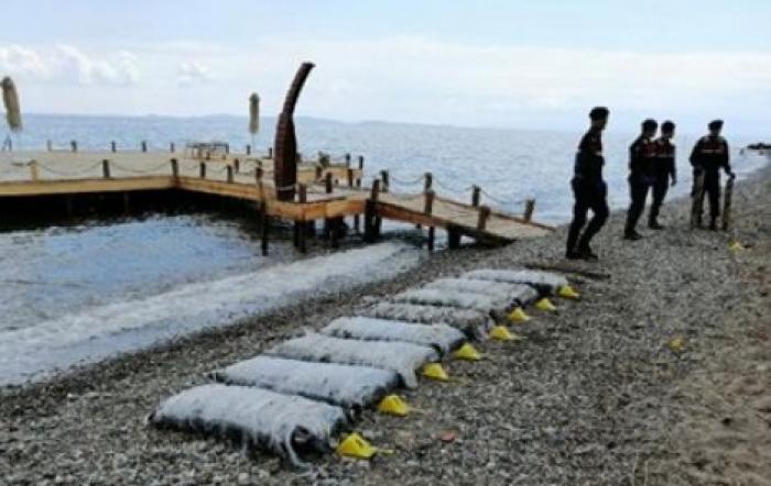 В Турции из моря выловили полторы тонны марихуаны