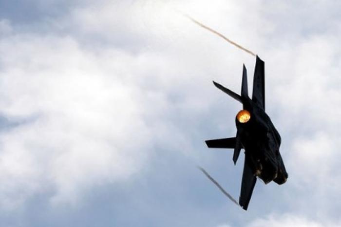 В Японии нашли фрагменты черного ящика разбившегося F-35