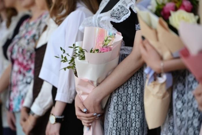 Выпускница заступилась за директора школы после БДСМ-флешмоба
