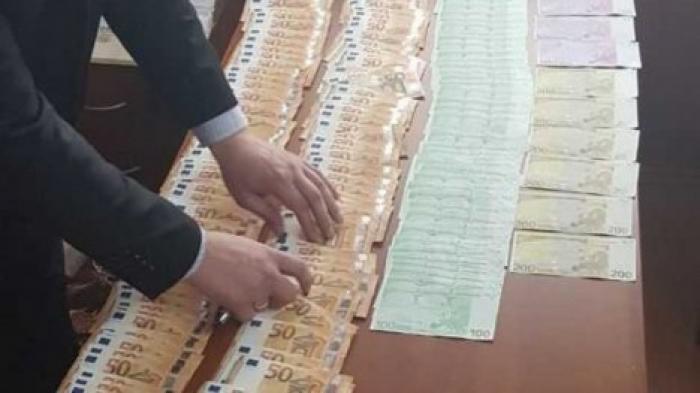 Задержан с поличным: адвокат из Тараклии попался на получении взятки в 12000 леев