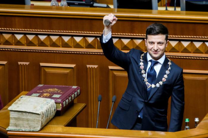 Зеленский подписал первый указ