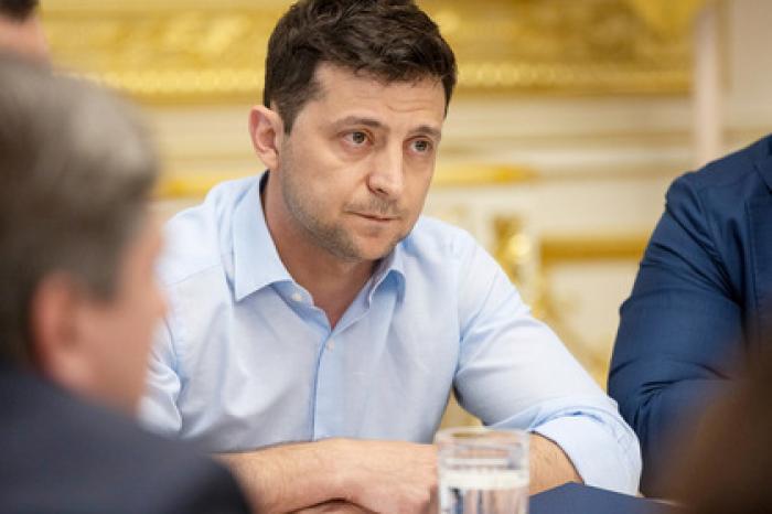 Зеленский внес в парламент свой первый законопроект