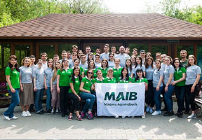 Zâmbete, socializare şi sfaturi pentru viitoarea angajare – la un teambuilding MAIB pentru tineri