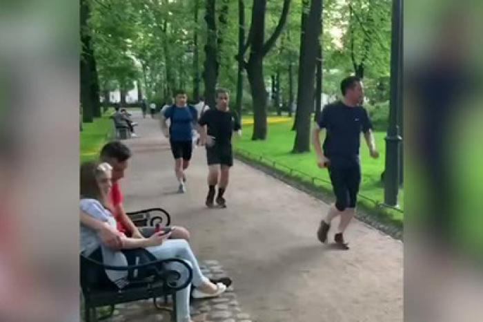 Бегущий по Петербургу Саркози попал на видео
