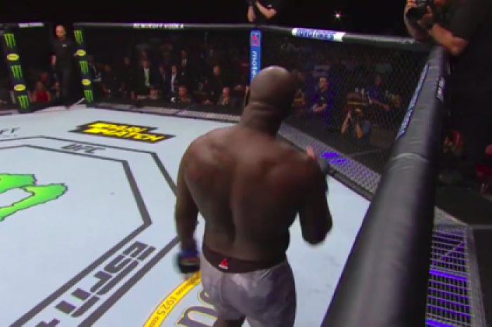 Боец UFC нокаутировал соперника за девять секунд